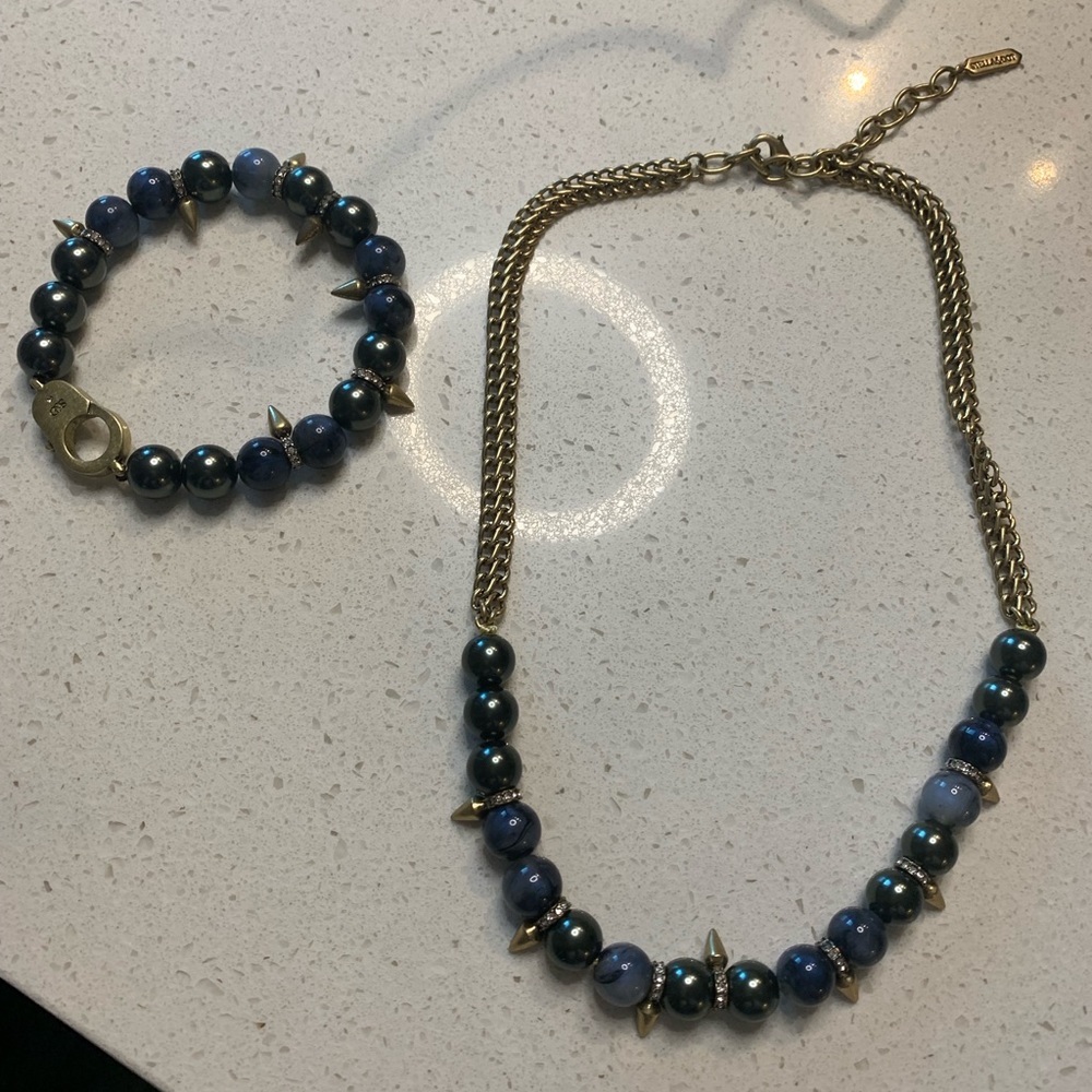 Set necklace and bracelet